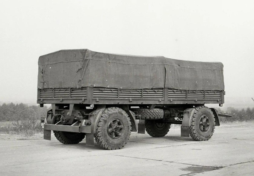 Прицеп бортовой МАЗ 8926