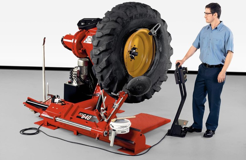 Грузовой шиномонтажный станок для КГШ