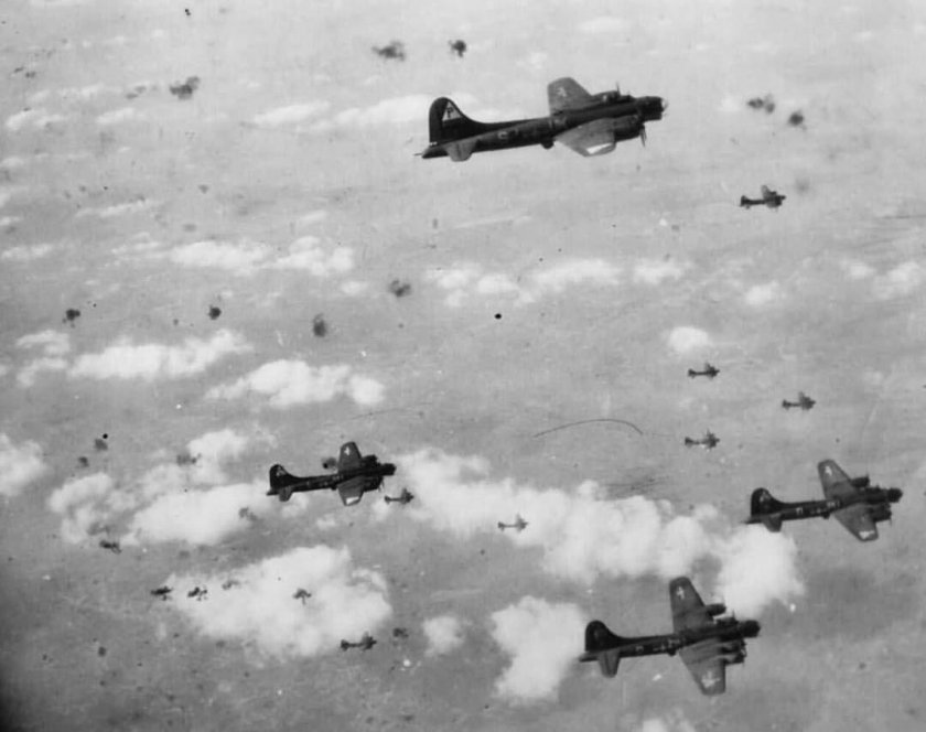 B 17 бомбардировщик