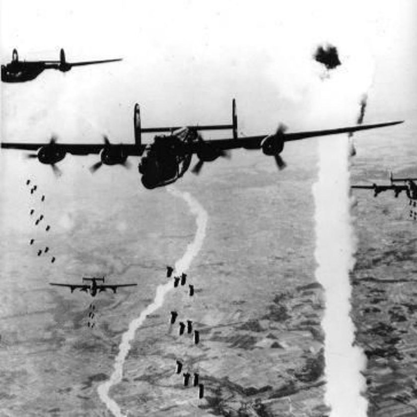 Войны 1941-1945 самолеты бомбят