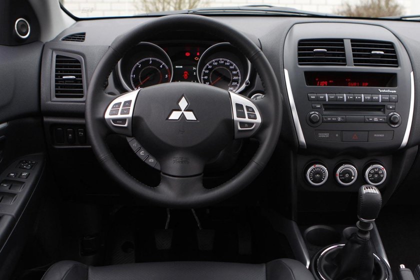 Салон Митсубиси АСХ 2010