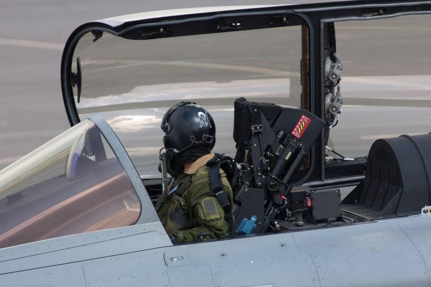 Dassault Rafale кабина