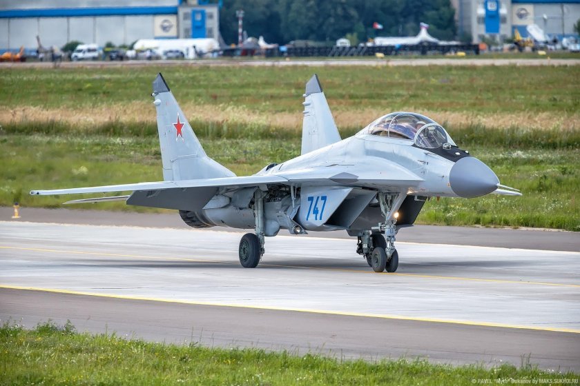 Военный самолет миг 35