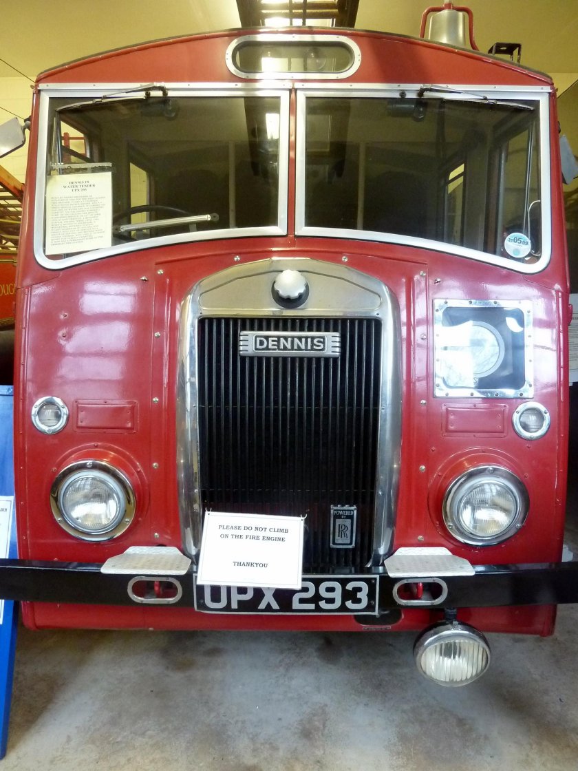 Дэннис пожарная