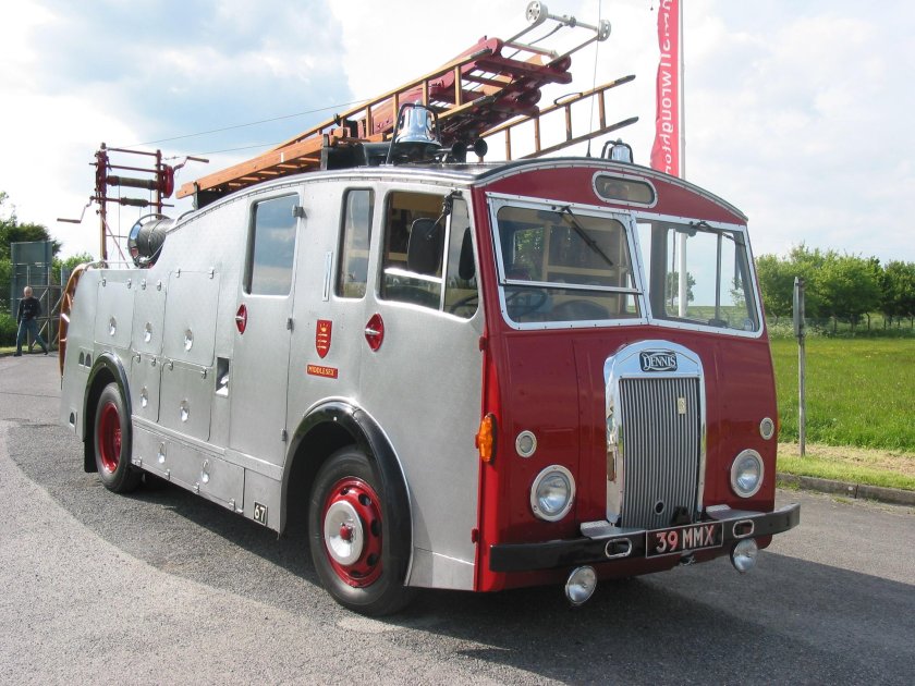 Пожарная машина Dennis