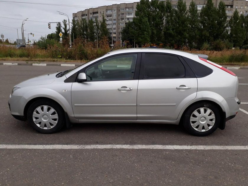 Ford Focus 2 хетчбэк серебристый