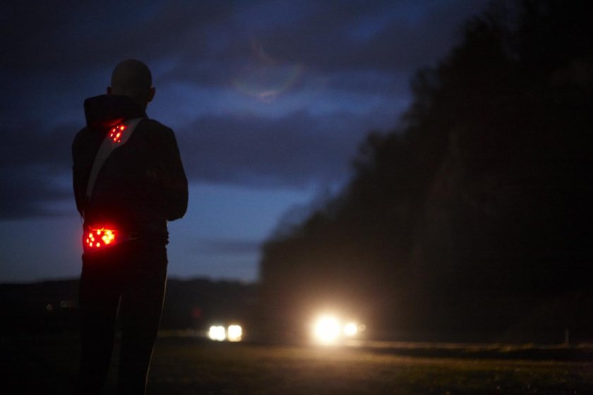 Человек на ночной дороге