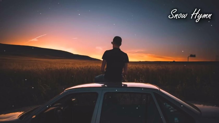 Парень с машиной на закате