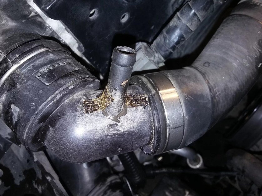 Тройник охлаждающей жидкости Туарег 2 дизель