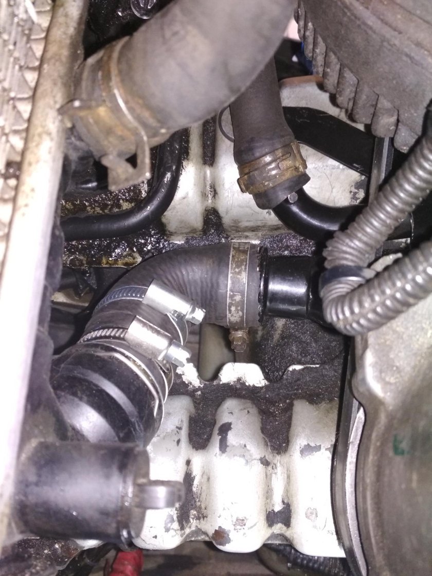 Патрубок радиатора Пежо 406