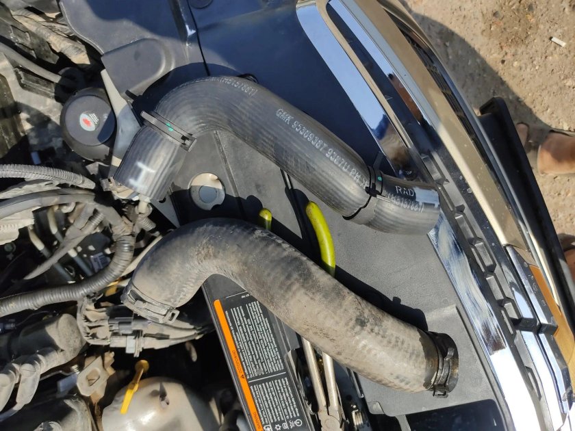 Верхний патрубок радиатора Шевроле Круз 1.6