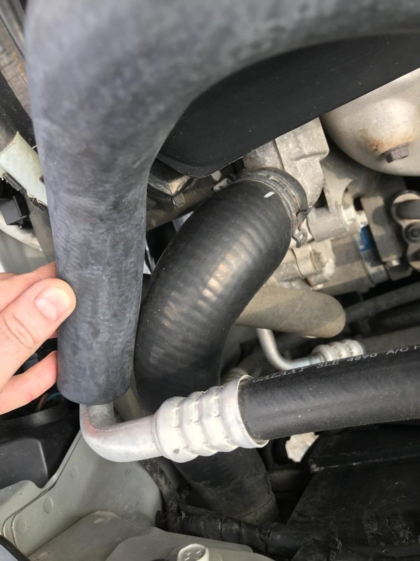 Патрубок верхний Шевроле Круз