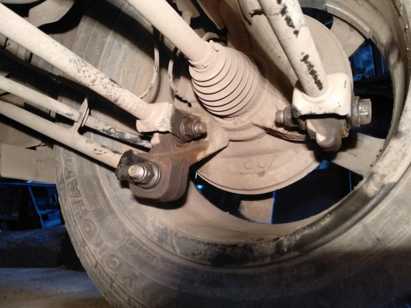 Задние сайлентблоки Дастер 4х4