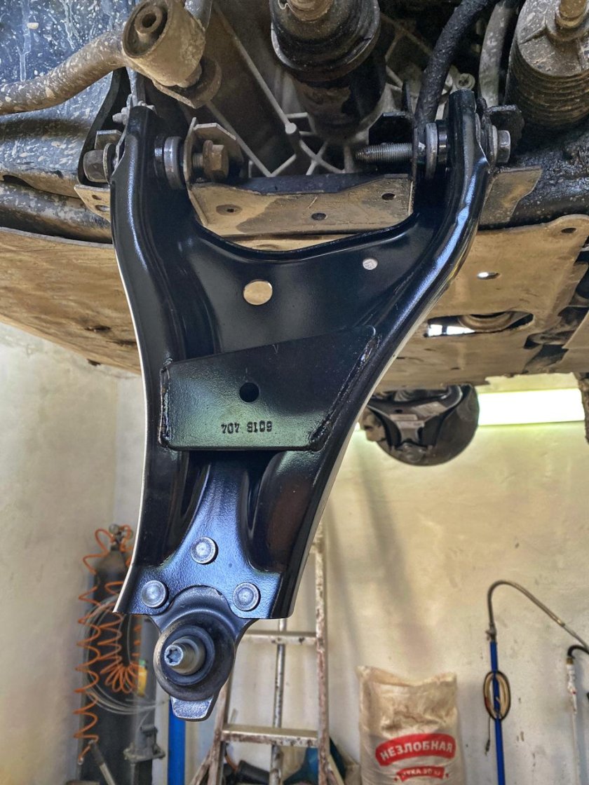 Передний рычаг Рено Дастер 4х4