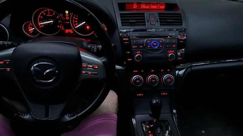 Аэрография пластика салона Мазда 6