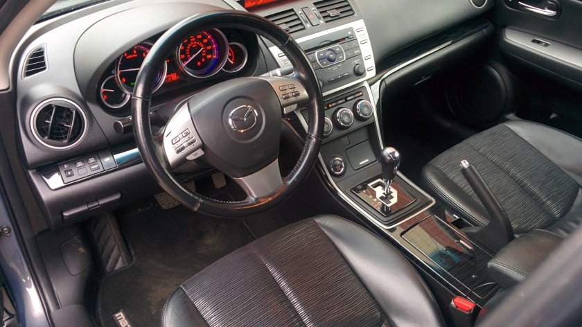 Мазда 6 GH салон