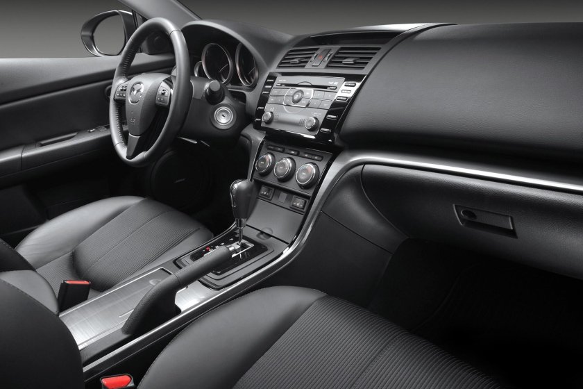 Мазда 6 2 поколение GH салон