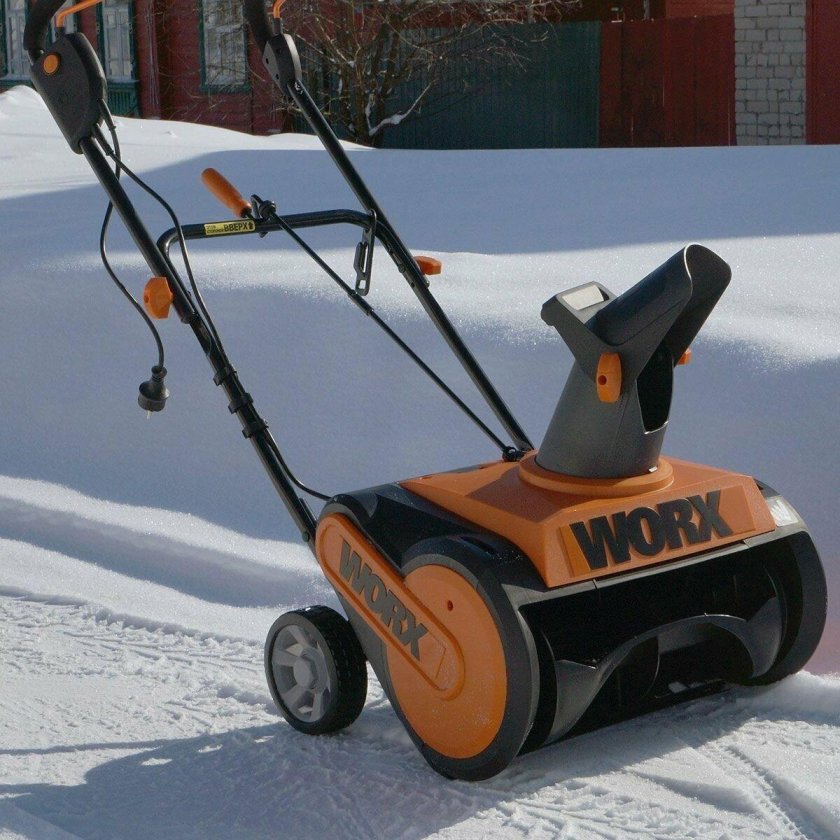 Снегоуборщик Worx аккумуляторный
