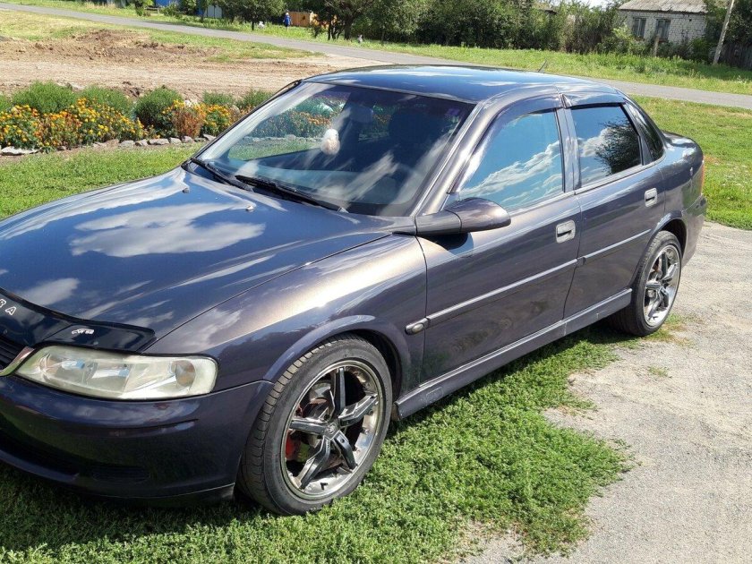 Митсубиси Каризма 2002