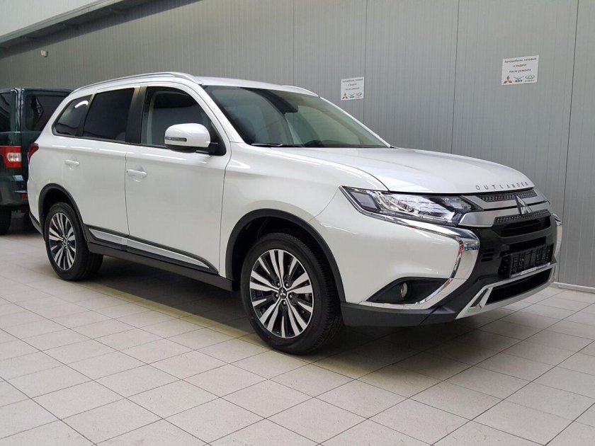 Мицубиси Аутлендер 2019 белый