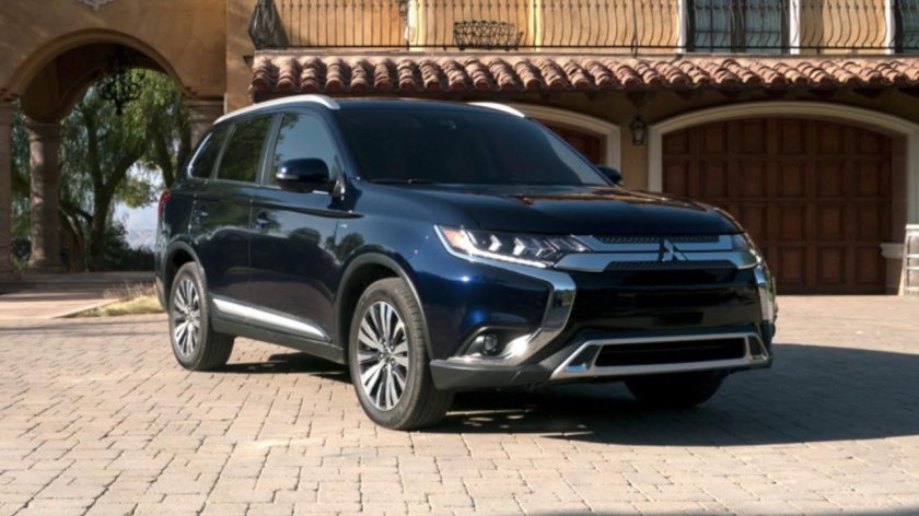 Митсубиси Аутлендер 2019 года