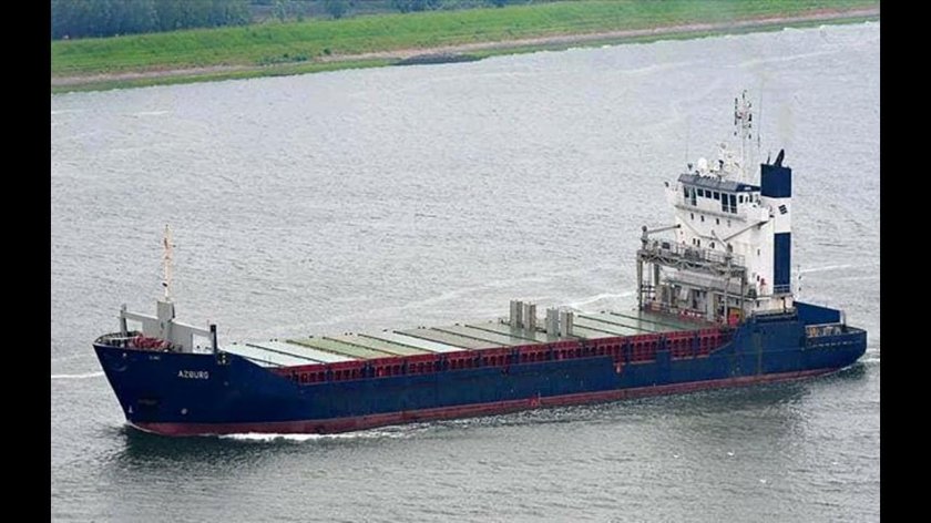 Сухогруз в порту