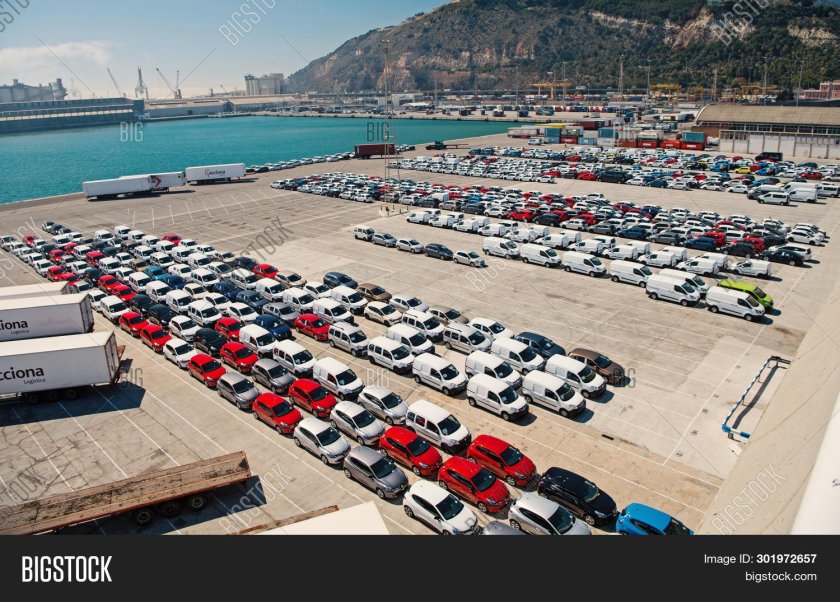 Порт Японии Йокогама стоянка автомобилей