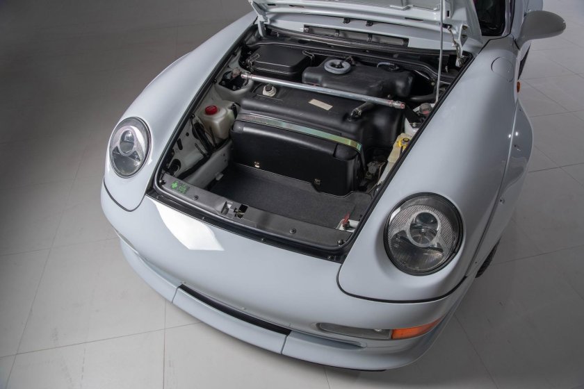 Уровень масла в двигателе Порше 911 2017г