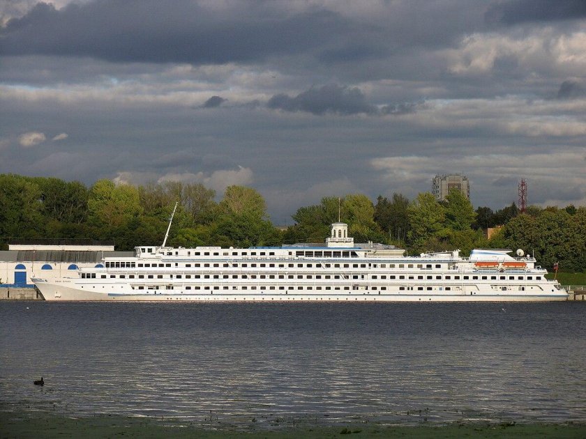 Теплоход Иван Бунин