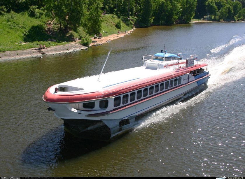 Речной теплоход ракета