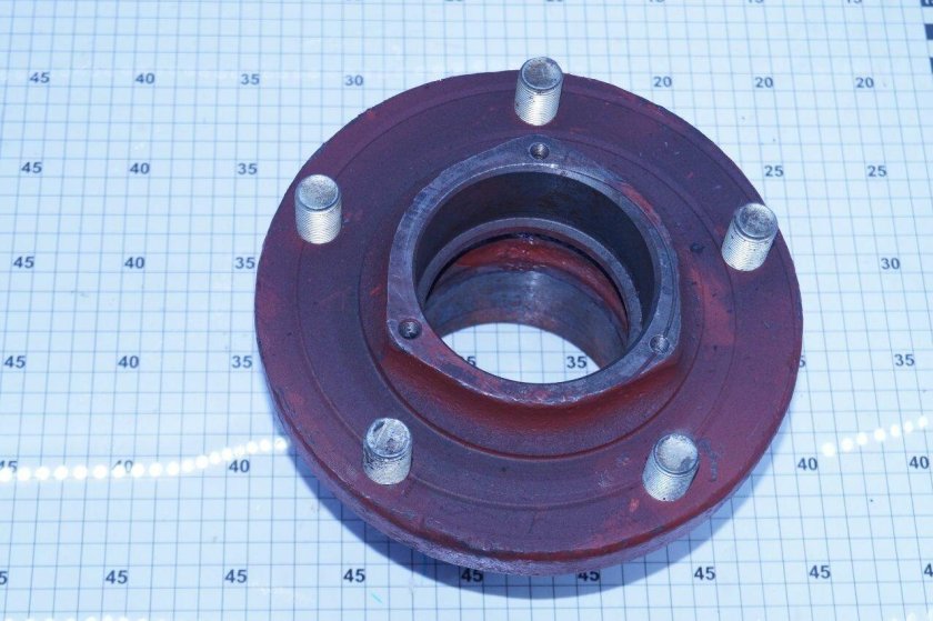 Ступица 70-3103040 переднего колеса голая с болтами МТЗ-80 Кам РБ