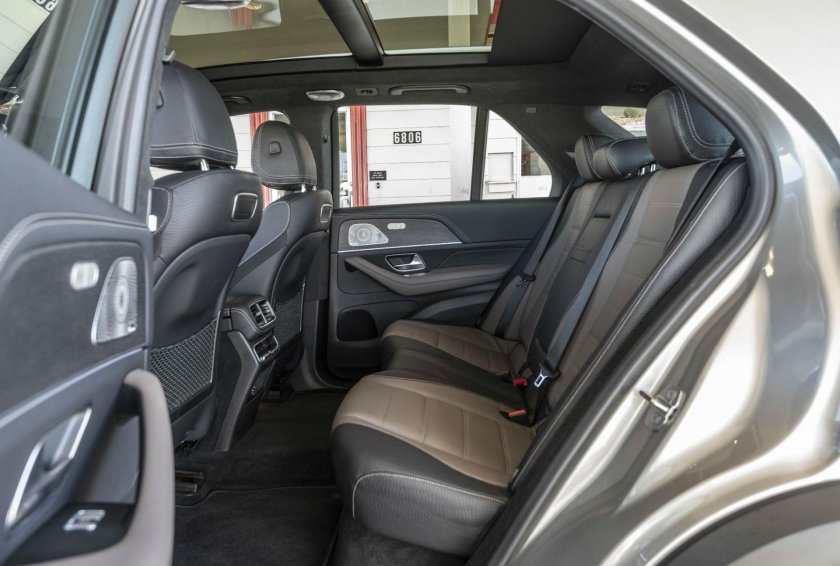 Мерседес GLE салон сзади