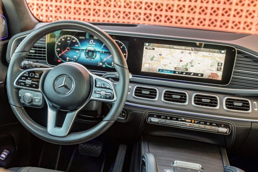 Mercedes Benz GLE 300d салон