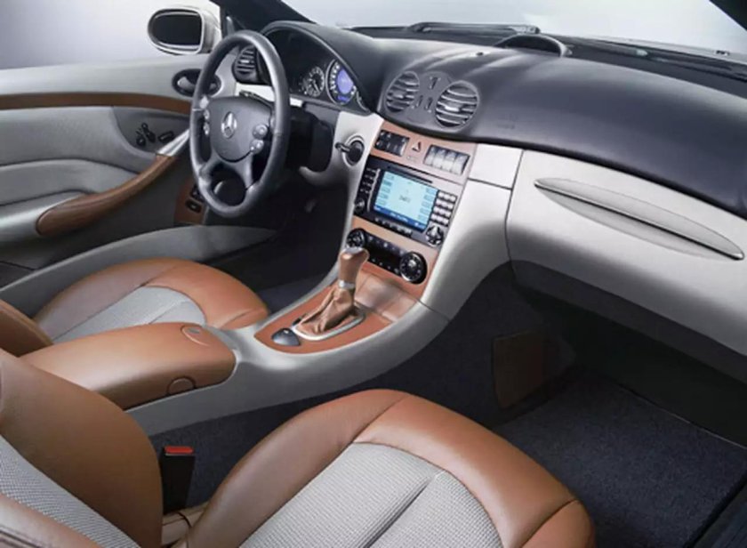 Mercedes Benz CLK 500 салон