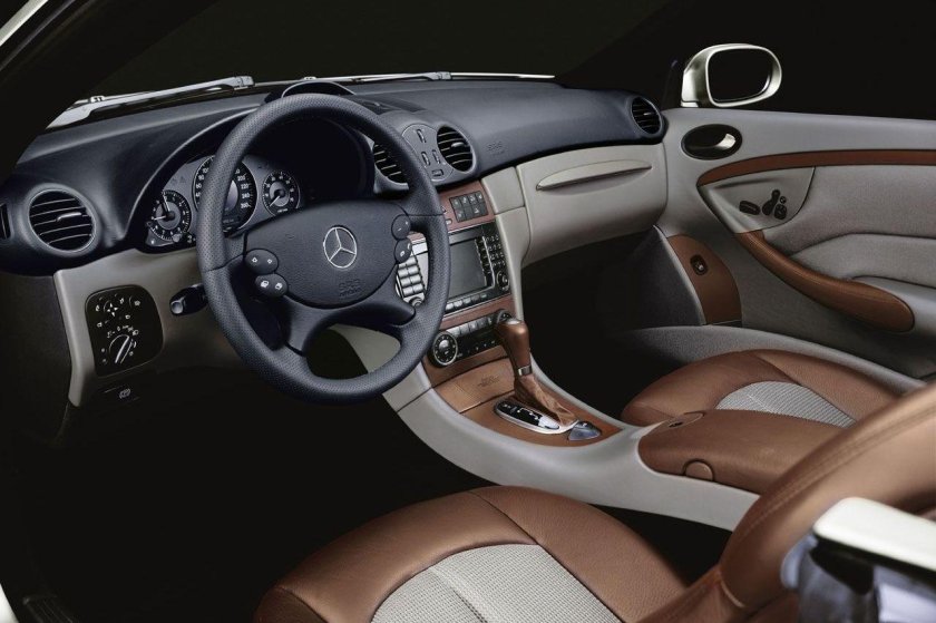 Mercedes Benz CLK 500 салон