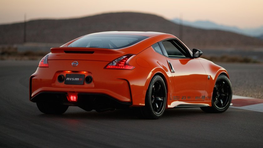 Ниссан 370z сзади