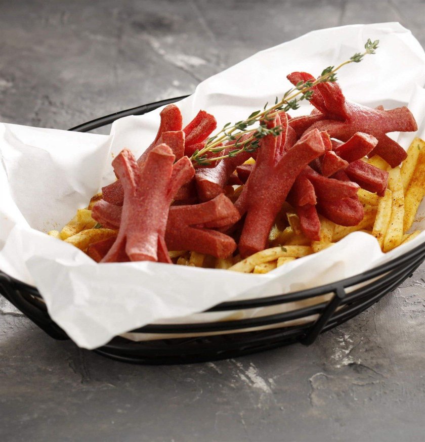 Корзина с колбасой