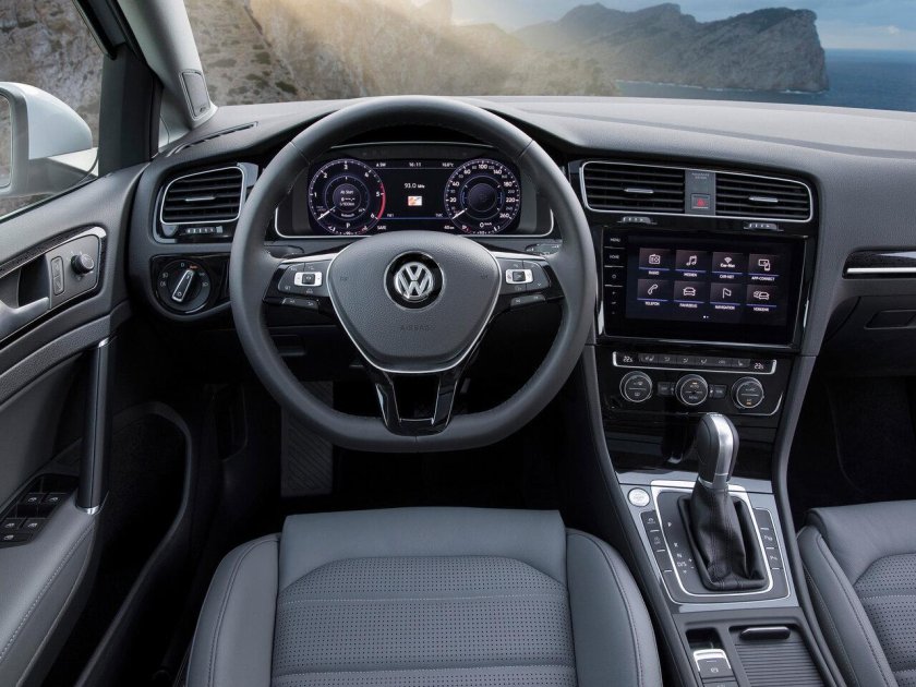 Volkswagen Golf 7 салон