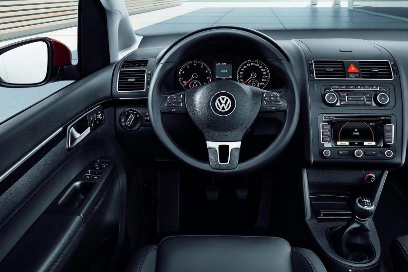 Volkswagen Touran 2010 салон