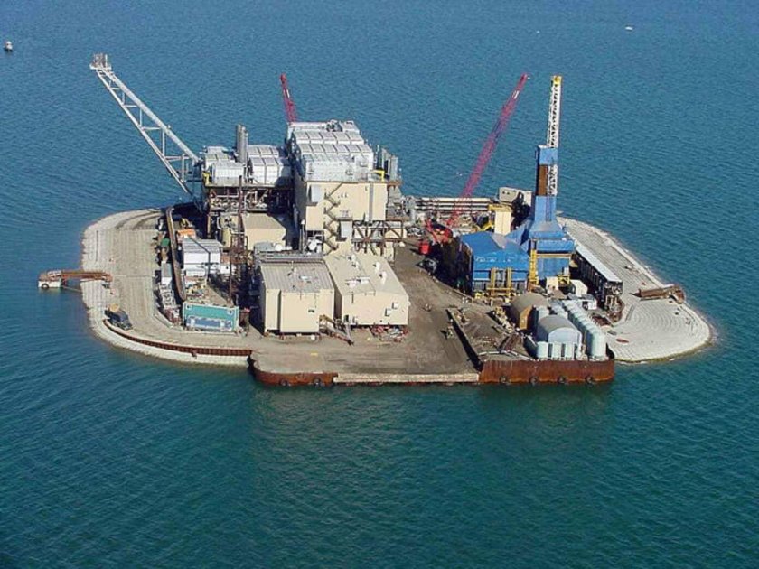 Искусственный остров в море Бофорта