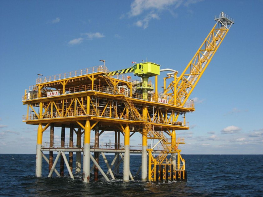 Самоподъемная морская стационарная платформа