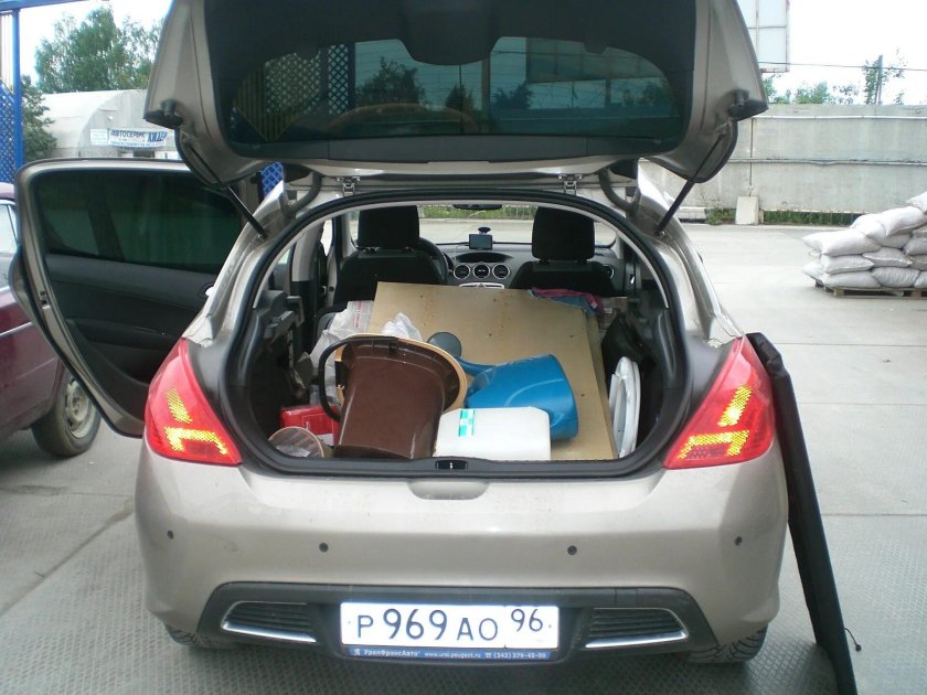Пежо 308 открытый багажник