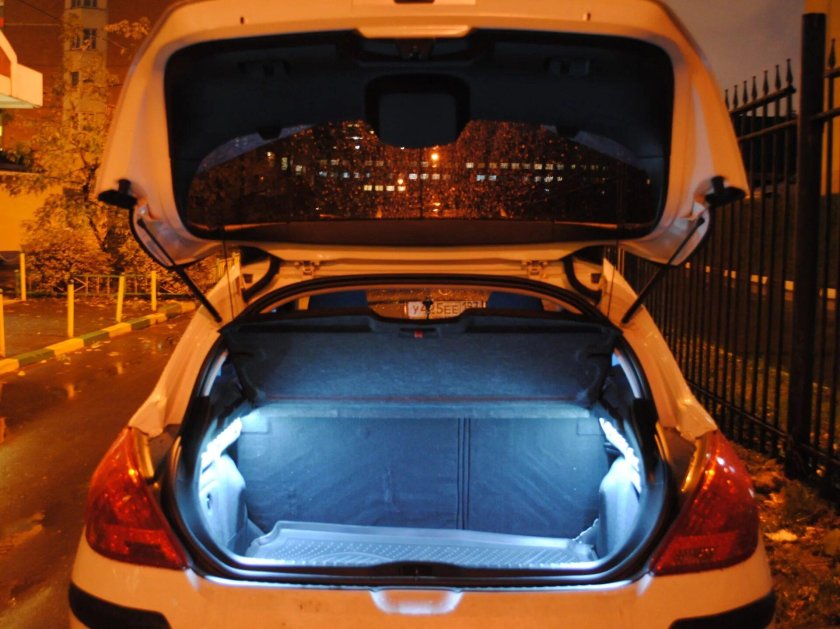 Пежо 308 открытый багажник