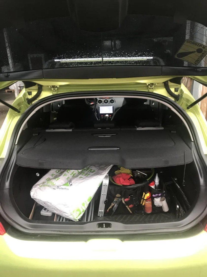 Задняя панель багажника Пежо 308