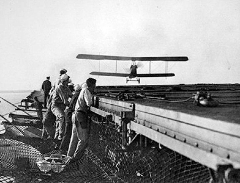 Авианосец Лэнгли обломки