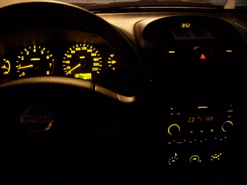 Ниссан Альмера Классик салон ночью