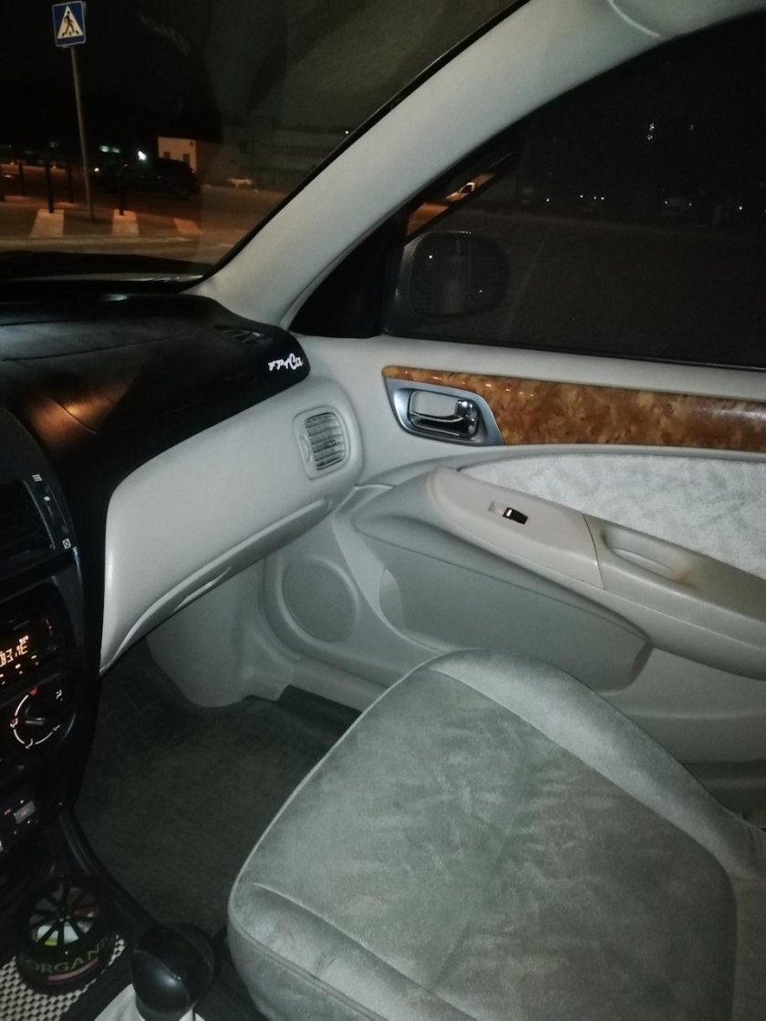 Almera n16 бежевый салон