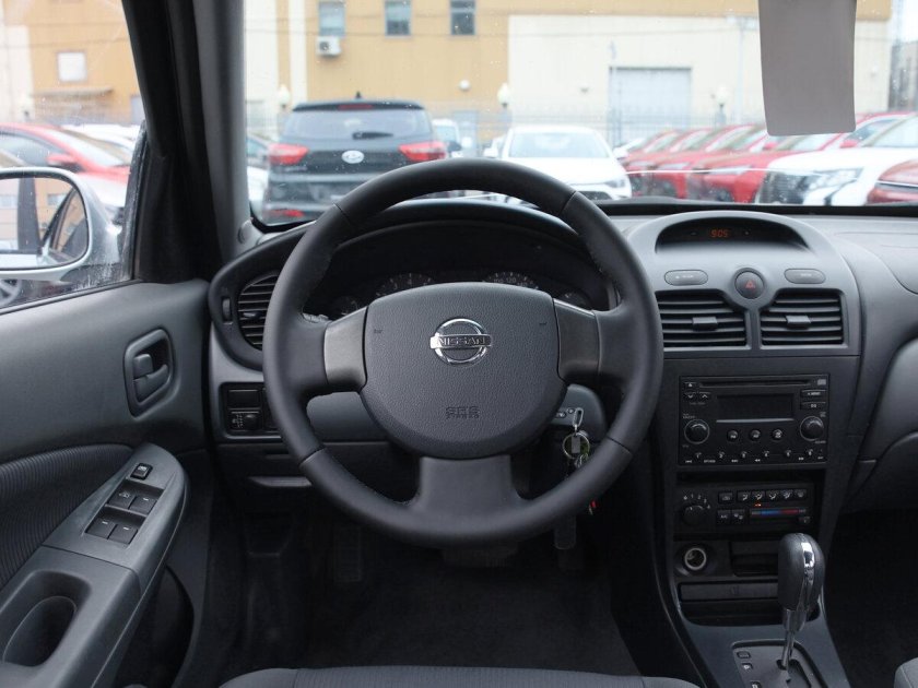 Альмера Классик 2006 салон