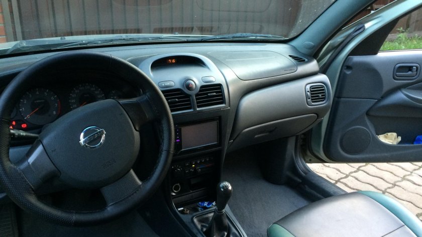 Nissan Almera 2007 салон