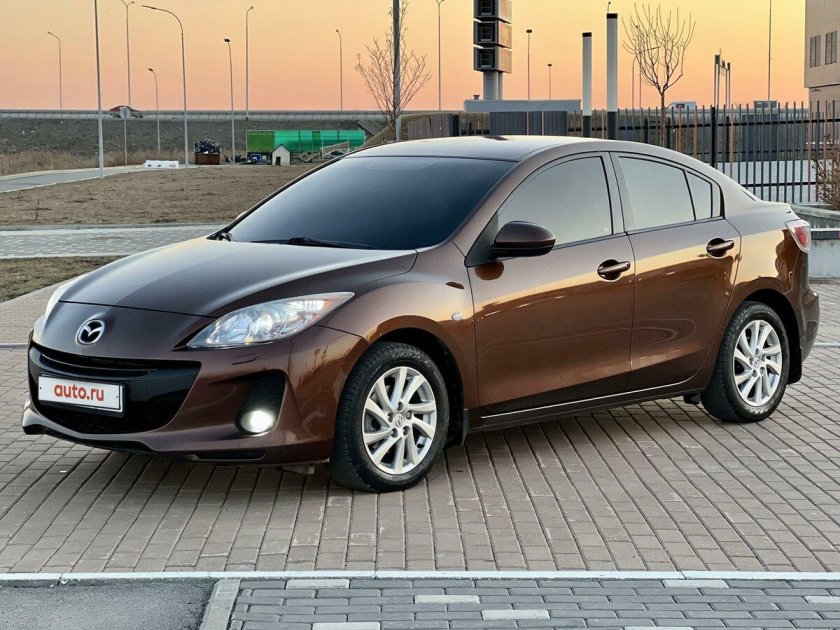 Мазда 3 коричневая